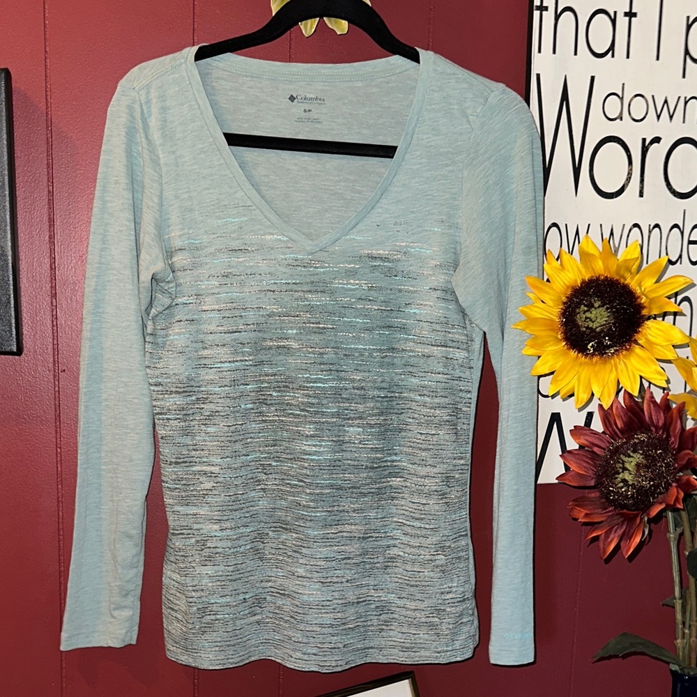 Columbia V-Neck Tee
